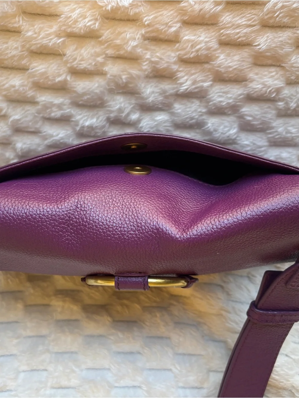 Vince Camuto pebbled purple leather Crossbody bag. Large gold ring hardware.